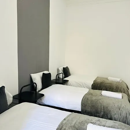 Rooms, Location For Tourists אכסניה