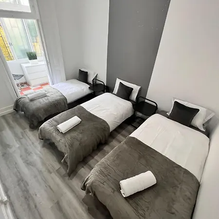 Rooms, Location For Tourists אכסניה