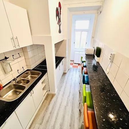 Rooms, Location For Tourists * ליסבון