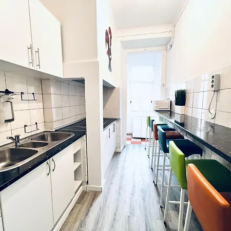 Rooms, Location For Tourists 旅馆 *