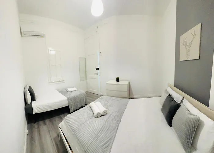 Hostel Rooms, Location For Tourists